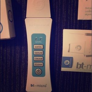 Bt micro slim facial ultrasonic handheld device
